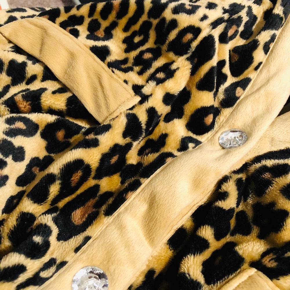 Soft Cozy Leopard Print Wrap - image 8